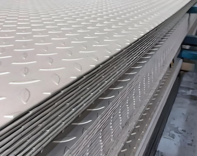 泰州不锈钢花纹板价格